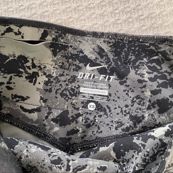 Nike Dri-Fit Black White Splatter Crop Leggings - Picture 3 of 8